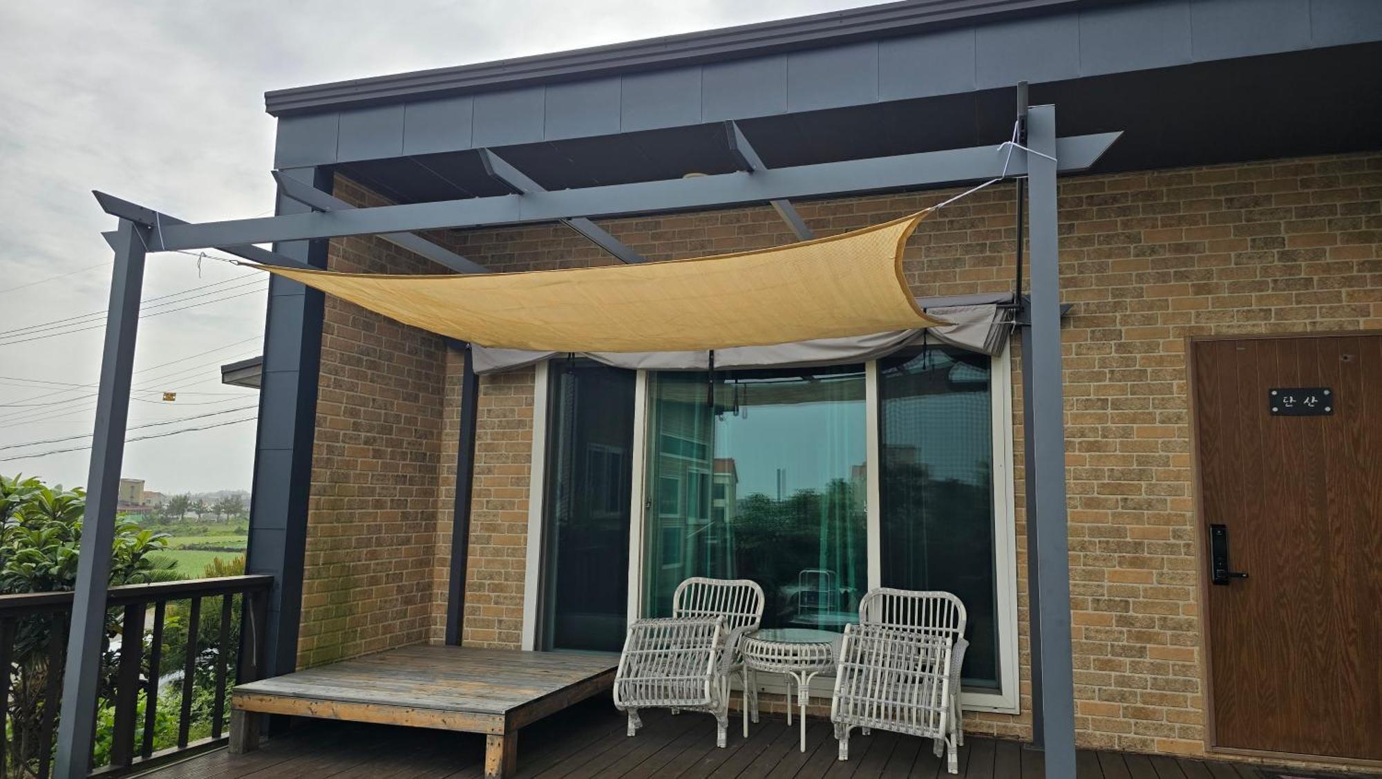 Wind Jeju Cafe & Pension Seogwipo Exterior foto