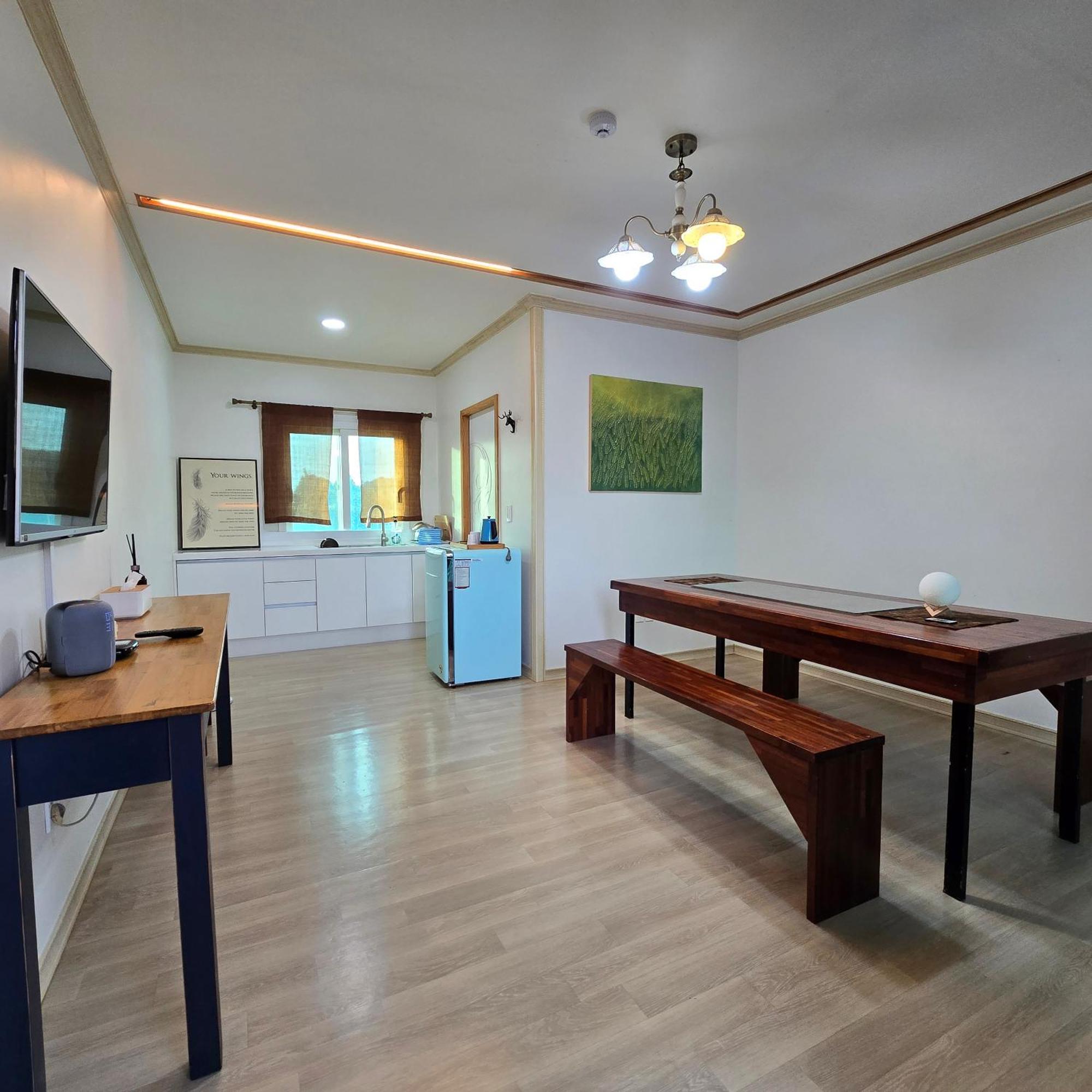 Wind Jeju Cafe & Pension Seogwipo Exterior foto