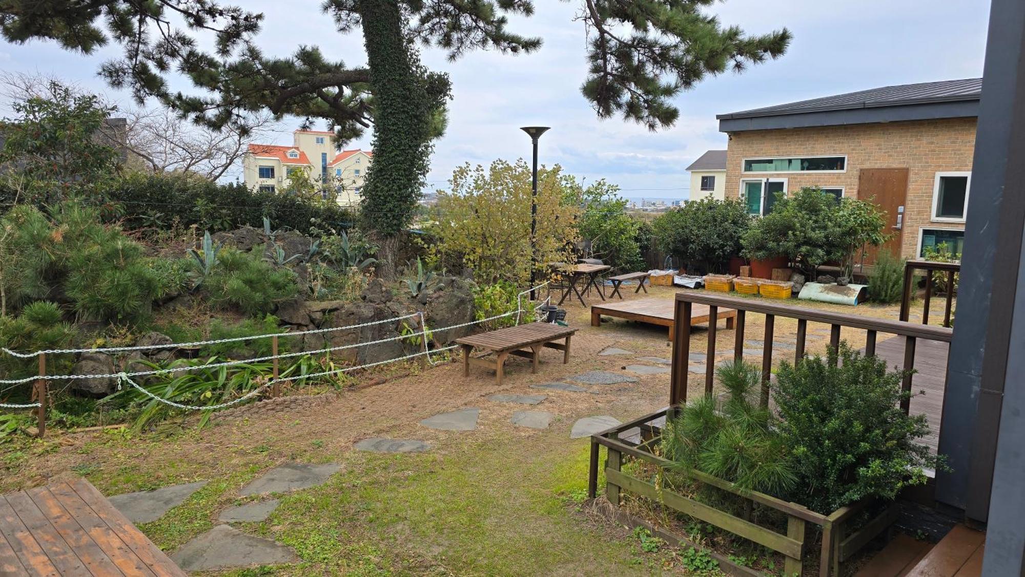 Wind Jeju Cafe & Pension Seogwipo Exterior foto