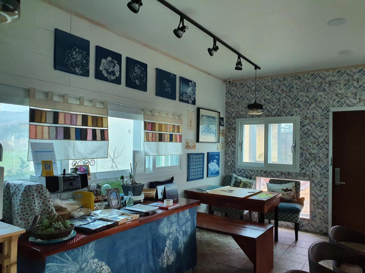 Wind Jeju Cafe & Pension Seogwipo Exterior foto